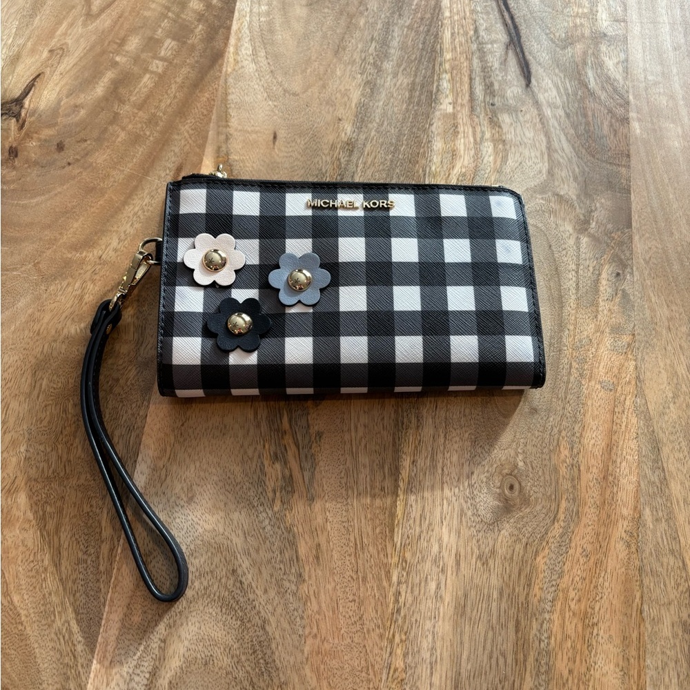 Michael Kors Gingham wristlet/wallet. Navy/white